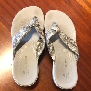 Cloud steppers by Clarks Cushion Soft Flip Flops